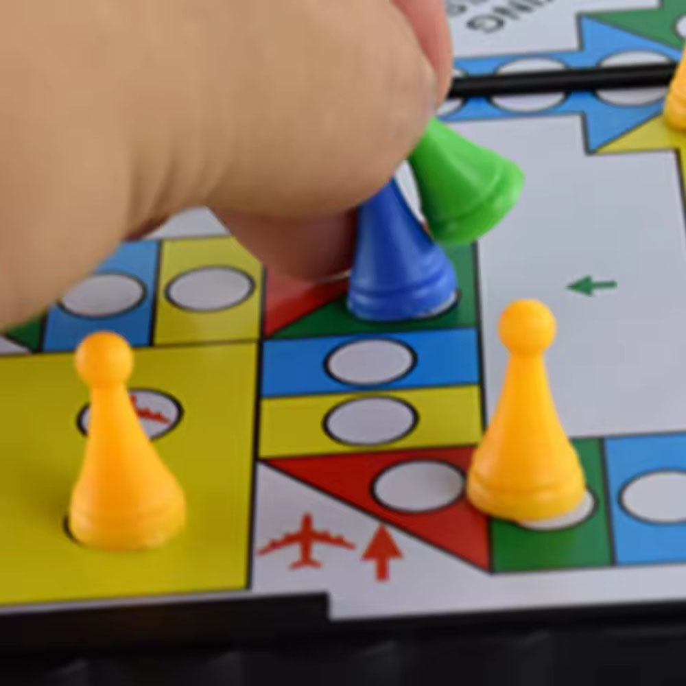 Foldable magnetic flying chess - огляд і ціна Board Game Ludo